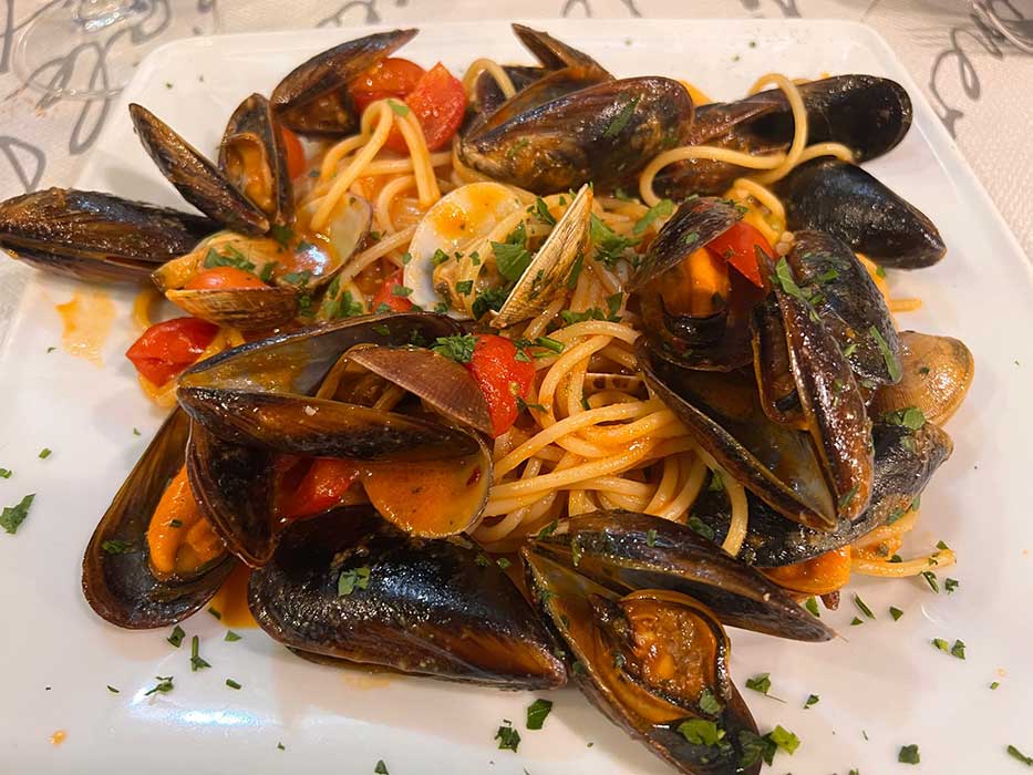 Sabatino spaghetti with mussels